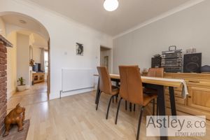 dining room- click for photo gallery